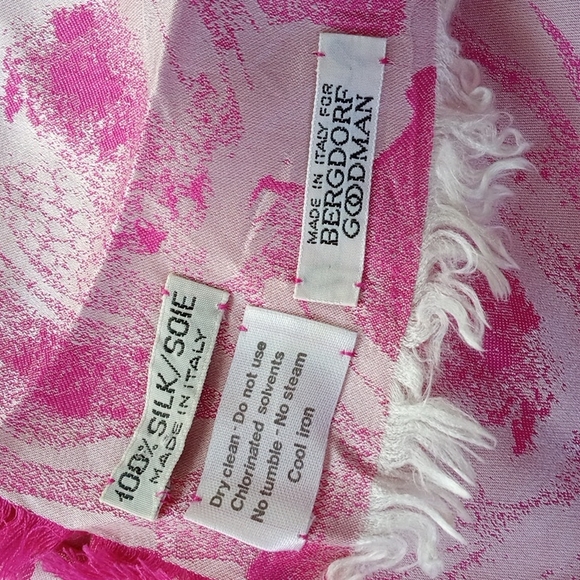 Bergdorf Goodman Wrap - Picture 3 of 5